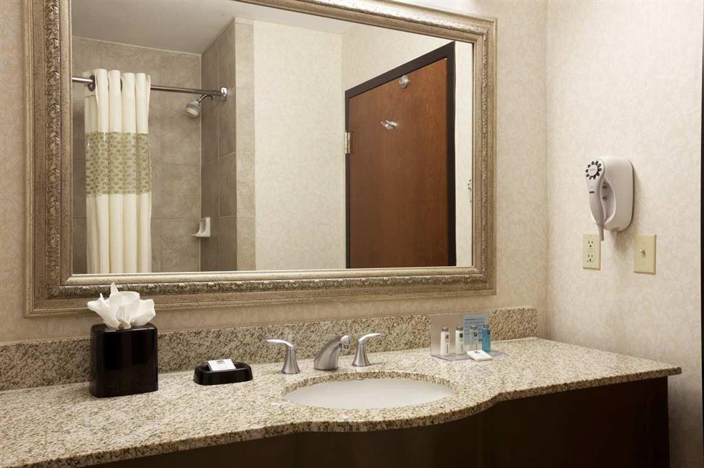 Hampton Inn & Suites Houston-Westchase Room photo